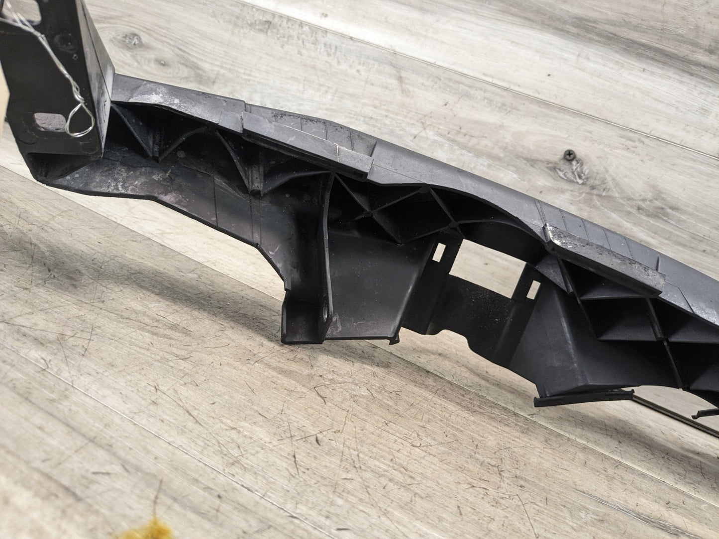 09-11 BMW E90 335 LCI Front Right Passenger Headlight Arm Bracket Mount Plastic