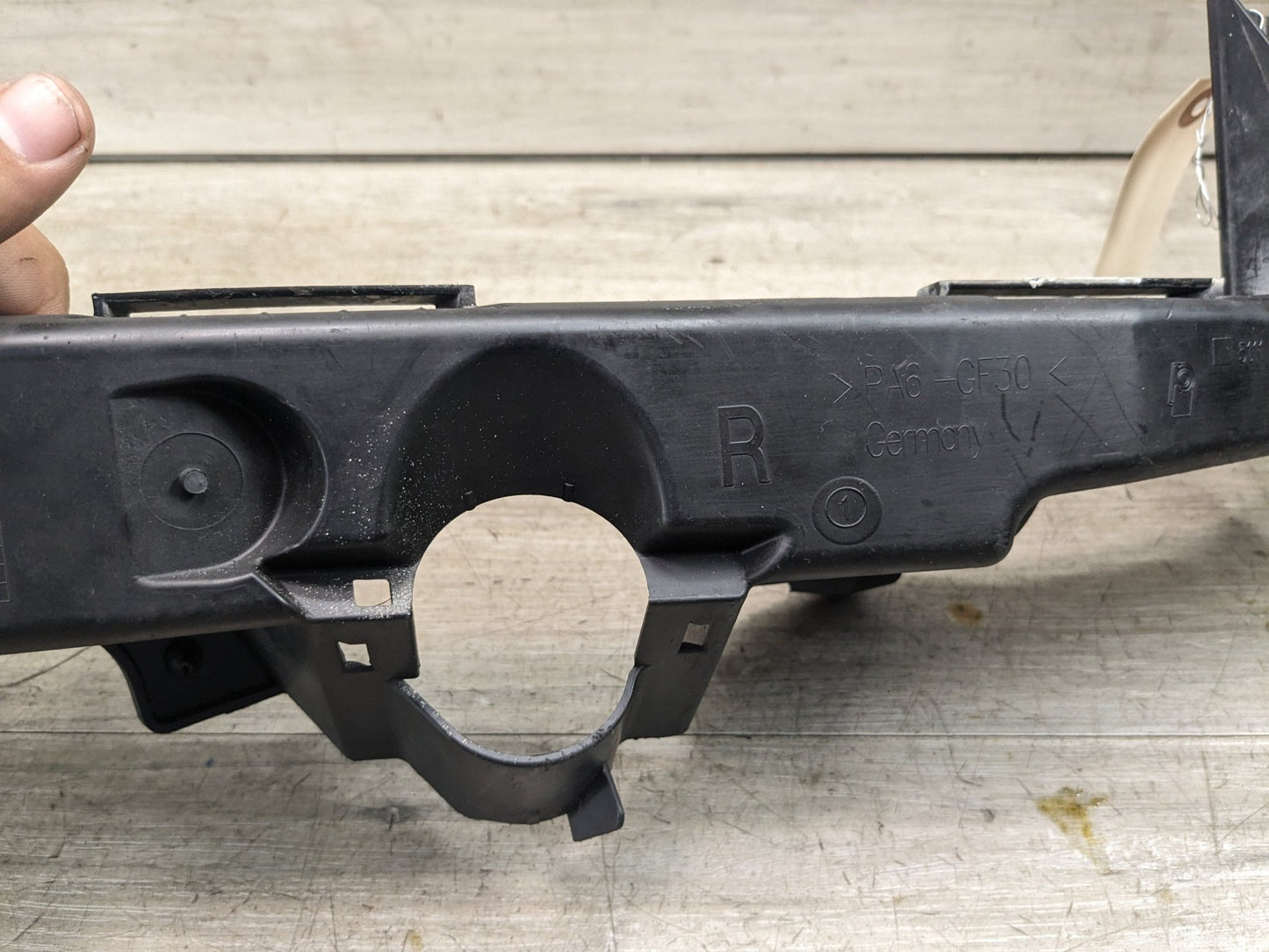 09-11 BMW E90 335 LCI Front Right Passenger Headlight Arm Bracket Mount Plastic