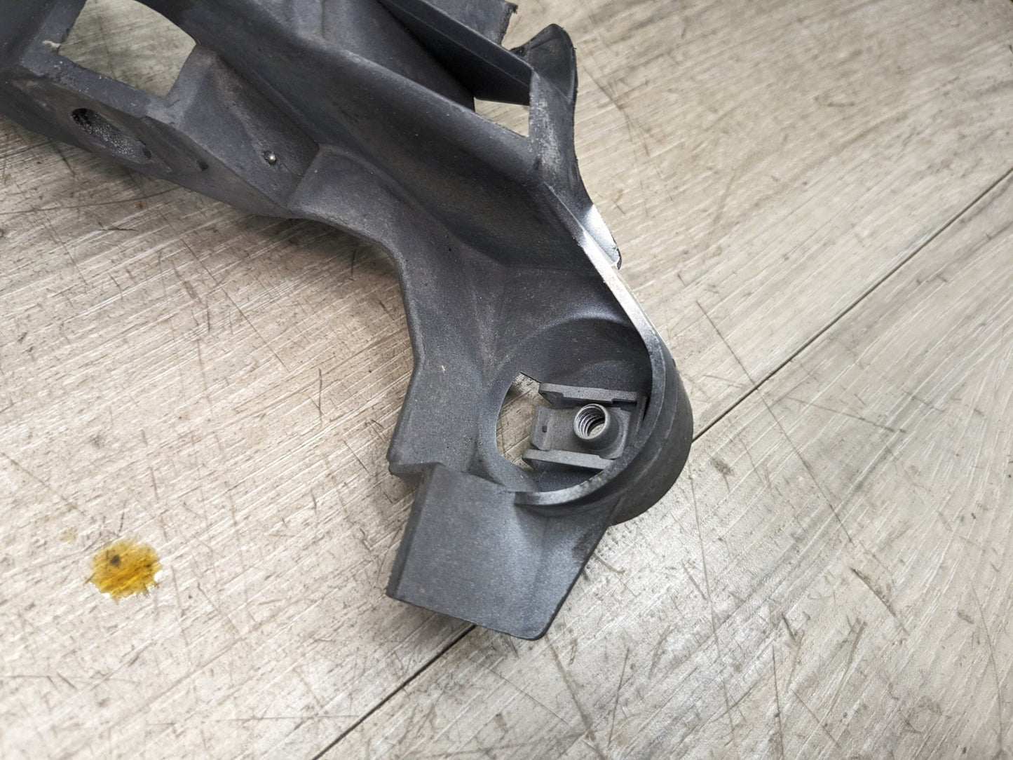 09-11 BMW E90 335 LCI Front Right Passenger Headlight Arm Bracket Mount Plastic
