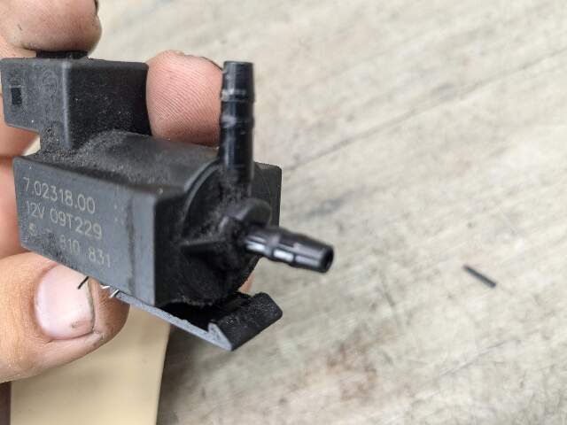 OEM BMW E82 E88 E90 F30 F32 F36 Engine Exhaust Vacuum Valve Solenoid