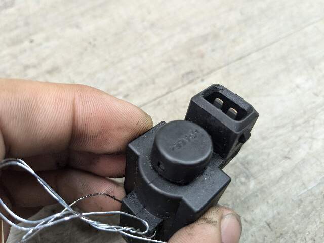 OEM BMW E82 E88 E90 F30 F32 F36 Engine Exhaust Vacuum Valve Solenoid