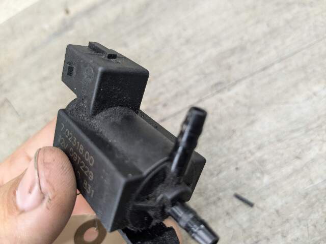 OEM BMW E82 E88 E90 F30 F32 F36 Engine Exhaust Vacuum Valve Solenoid