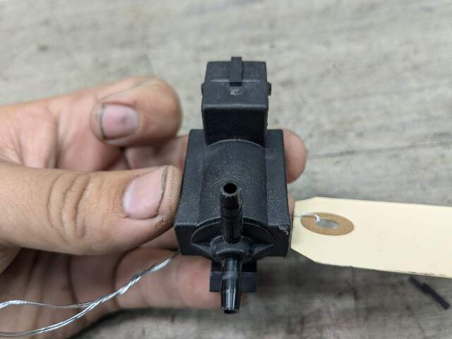 OEM BMW E82 E88 E90 F30 F32 F36 Engine Exhaust Vacuum Valve Solenoid