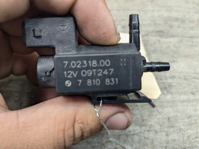 OEM BMW E82 E88 E90 F30 F32 F36 Engine Exhaust Vacuum Valve Solenoid