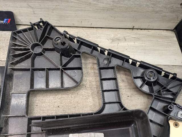 14-18 OEM BMW F85 X5M REAR Left Driver Side Bumper Bracket Guide Support Mount