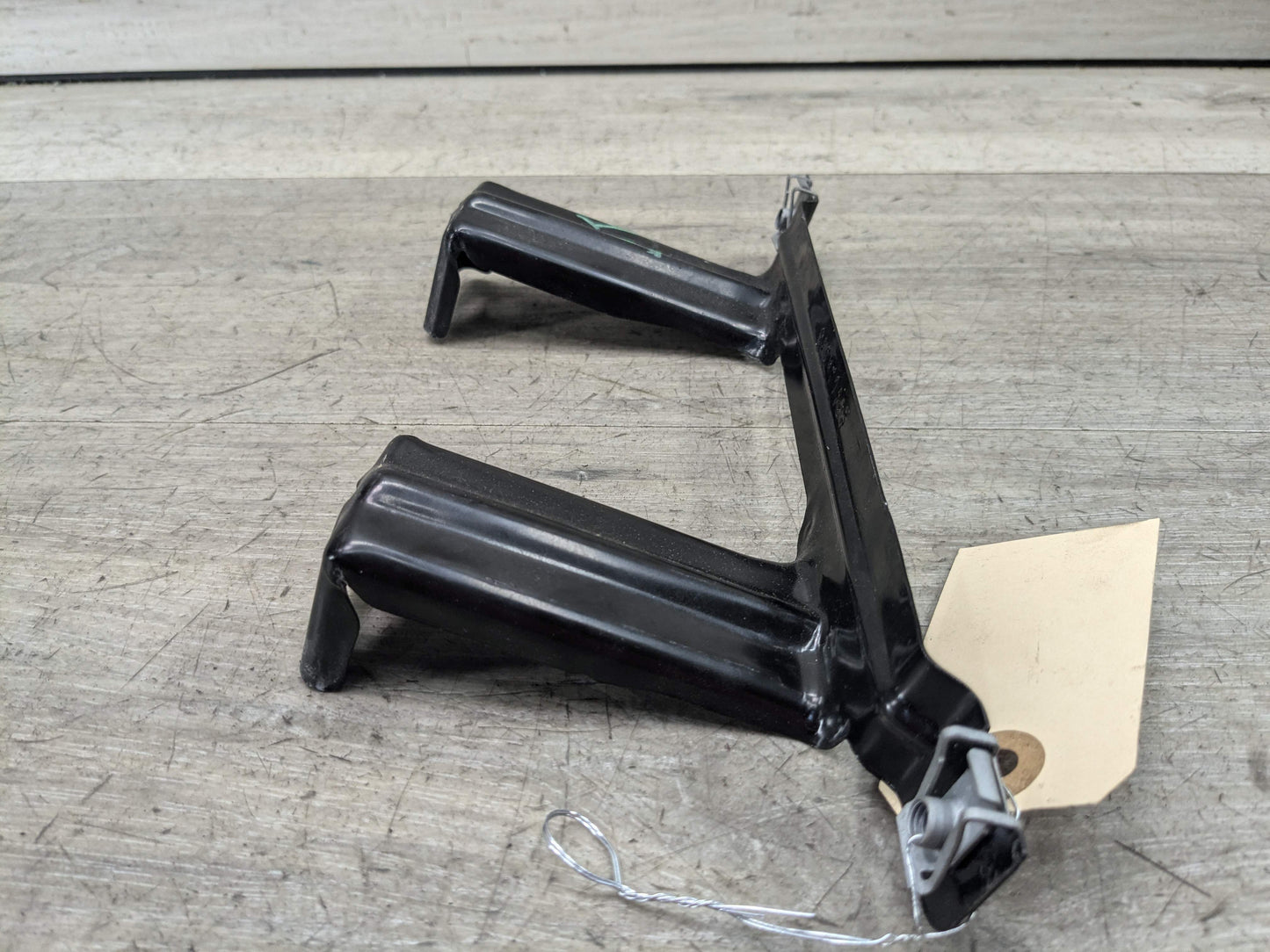 14-18 OEM BMW F15 F85 X5 X6 Front Right Passenger Fender Mount Support Bracket