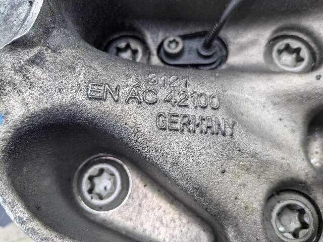 12-18 OEM BMW F30 F31 Sedan RWD Front Right Hub Knuckle Wheel Bearing Carrier
