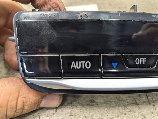 OEM BMW G20 G22 G23 G26 G80 G82 G83 Rear AC Air Climate Control Switch Module