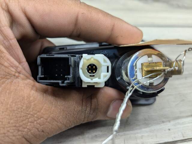 07-16 BMW OEM E88 E90 E92 E93 F10 F13 F06 F01 F02 Audio Input Socket USB / AUX