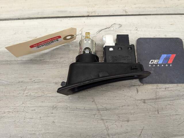 07-16 BMW OEM E88 E90 E92 E93 F10 F13 F06 F01 F02 Audio Input Socket USB / AUX