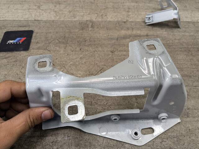19-24 OEM BMW G29 Z4 Front Left Driver Side Fender Holder Bracket SET