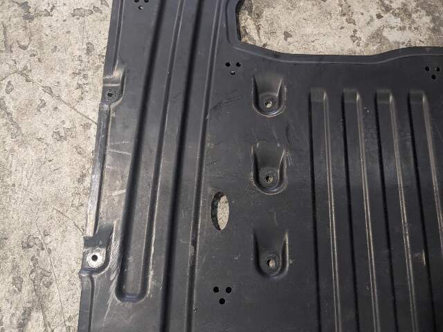 21-24 OEM BMW G20 G22 G23 G26 Center Underbody Underfloor Cover Splash Guard