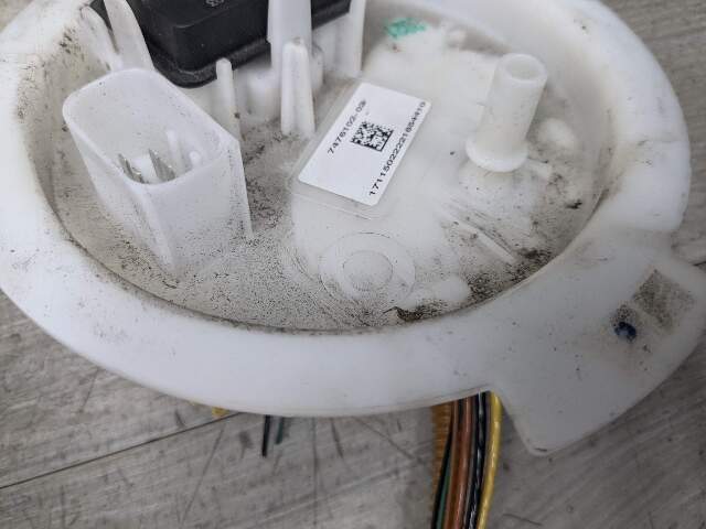 18-20 OEM BMW G30 M550 Engine N63R Gas Tank Mount Fuel Pump w/ Sending Unit