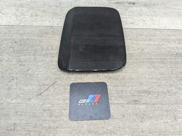 OEM BMW E90 E91 328 335 Rear Fuel Gas Tank Flap Lid Cover Cap black 2