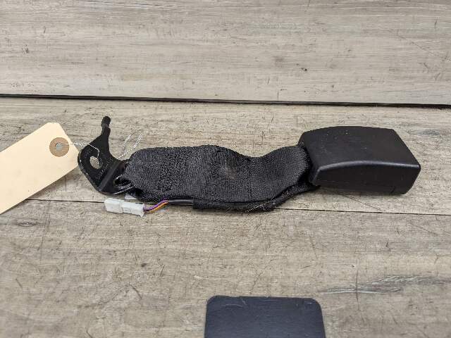 OEM BMW F90 M5 G30 530 540 M550 Rear Center Middle Seatbelt Seat Belt Buckle