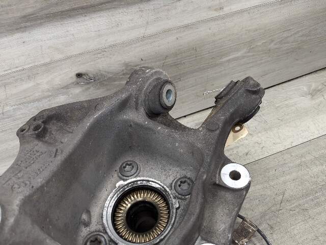 17-23 OEM BMW G30 530 540 M5550 REAR Right Passenger Hub Knuckle Bearing Carrier