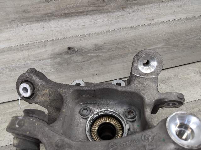17-23 OEM BMW G30 530 540 M5550 REAR Right Passenger Hub Knuckle Bearing Carrier