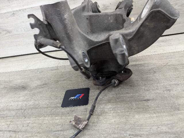 17-23 OEM BMW G30 530 540 M5550 REAR Right Passenger Hub Knuckle Bearing Carrier