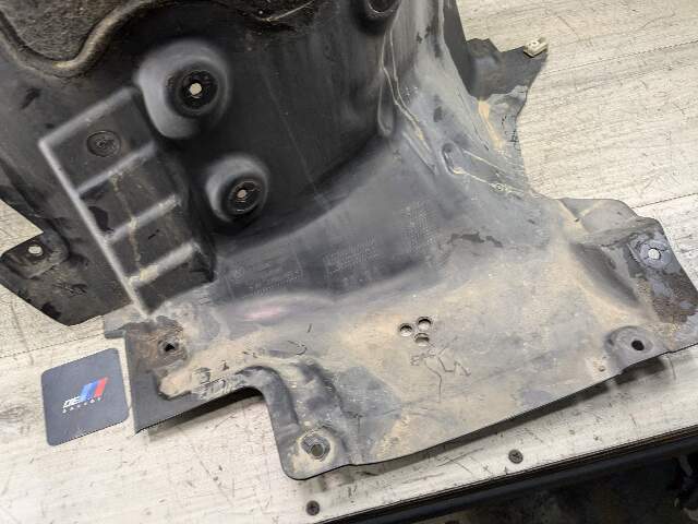 OEM BMW G30 530 540 M550 M SPORT Front Left Driver Fender Liner Splash Shield