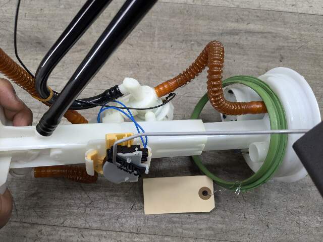 11-19 OEM BMW E70 E71 F15 F16 X5 X6 Engine Tank Mount Fuel Pump w/ Level Sensor