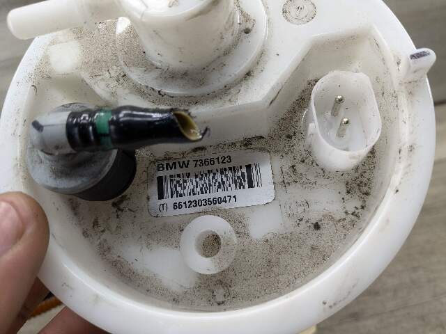 11-19 OEM BMW E70 E71 F15 F16 X5 X6 Engine Tank Mount Fuel Pump w/ Level Sensor