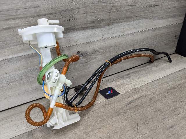 11-19 OEM BMW E70 E71 F15 F16 X5 X6 Engine Tank Mount Fuel Pump w/ Level Sensor