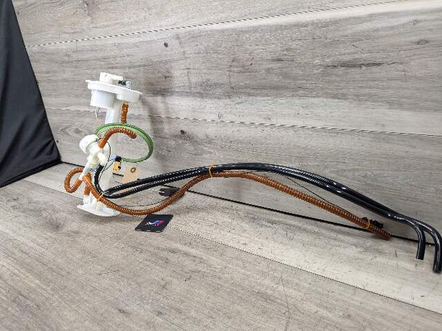 11-19 OEM BMW E70 E71 F15 F16 X5 X6 Engine Tank Mount Fuel Pump w/ Level Sensor