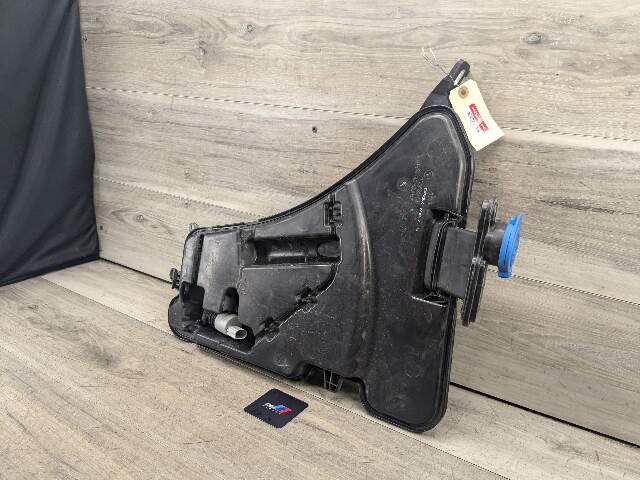 OEM BMW G12 G30 540 M550 750 M760 Windshield Wiper Washer Reservoir Tank Pump