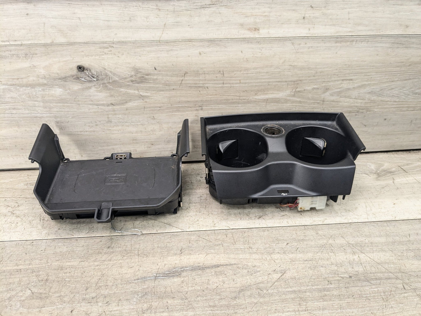 17-23 OEM BMW G30 540I Center Console Cup Holder Wireless Phone Device Charger