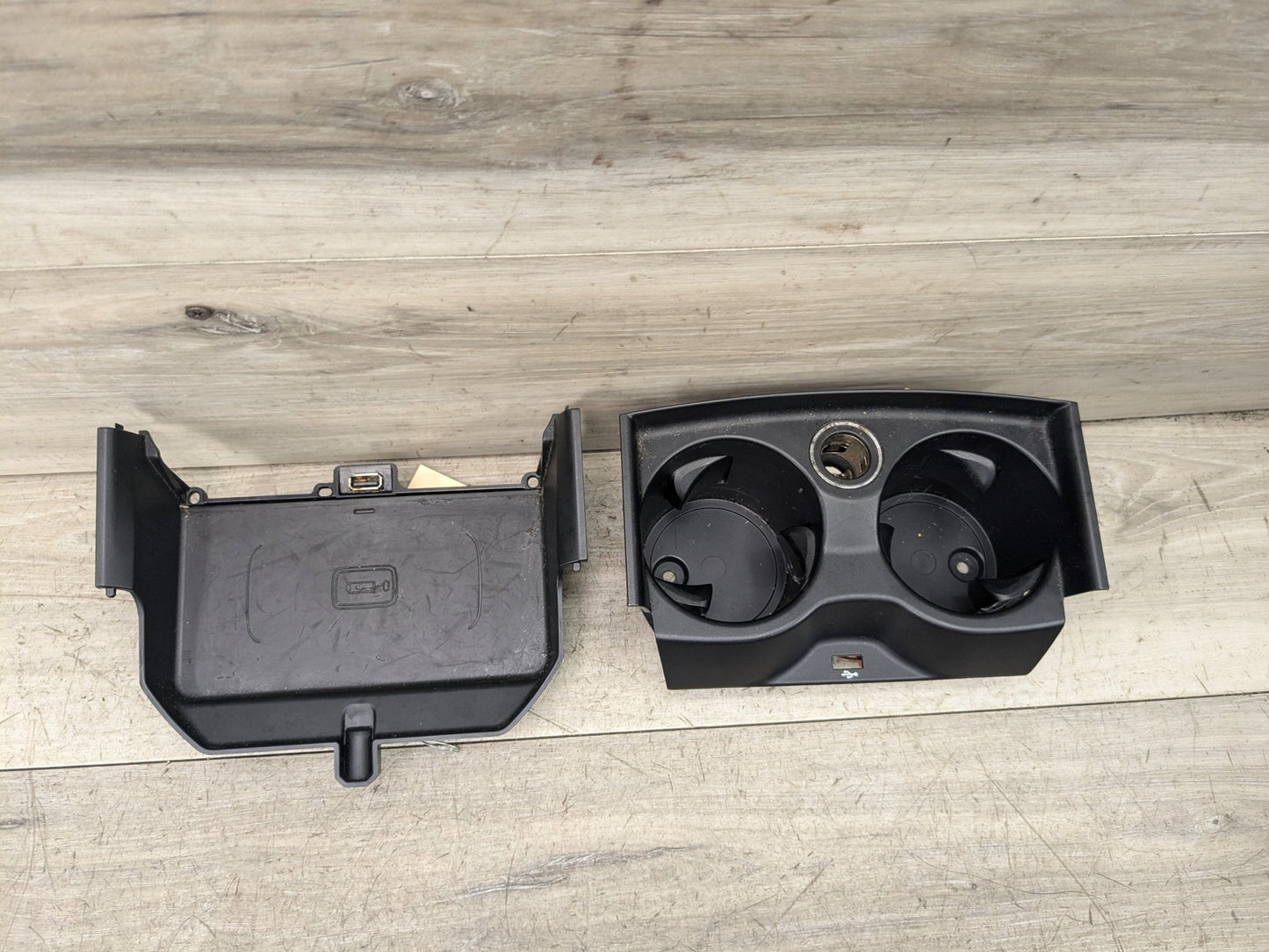 17-23 OEM BMW G30 540I Center Console Cup Holder Wireless Phone Device Charger