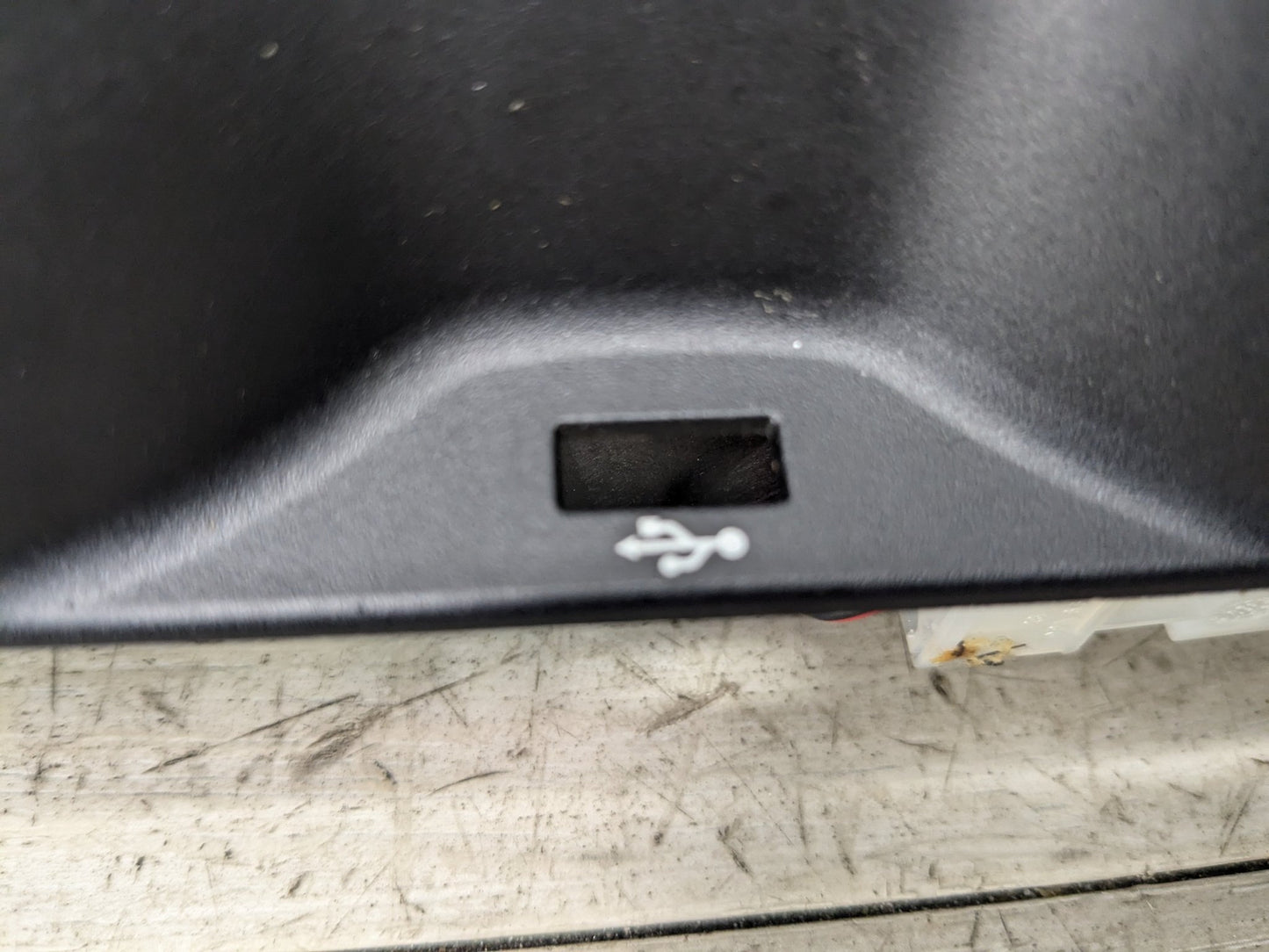17-23 OEM BMW G30 540I Center Console Cup Holder Wireless Phone Device Charger
