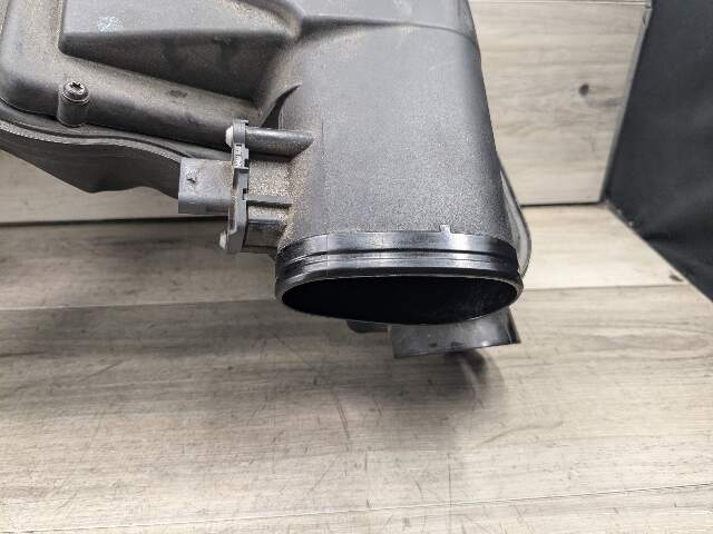 16-19 OEM BMW G30 G11 G12 M550 750 AWD AirBox Filter Cleaner Intake Muffler N63R