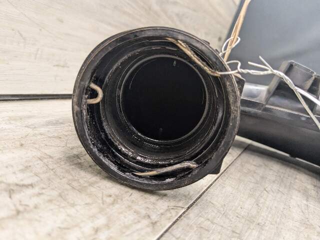 16-19 OEM BMW G12 G30 750 Engine N63R Front Right Side Air Intake Hose Cyl 1-4