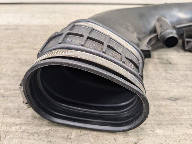 16-19 OEM BMW G12 G30 750 Engine N63R Front Right Side Air Intake Hose Cyl 1-4