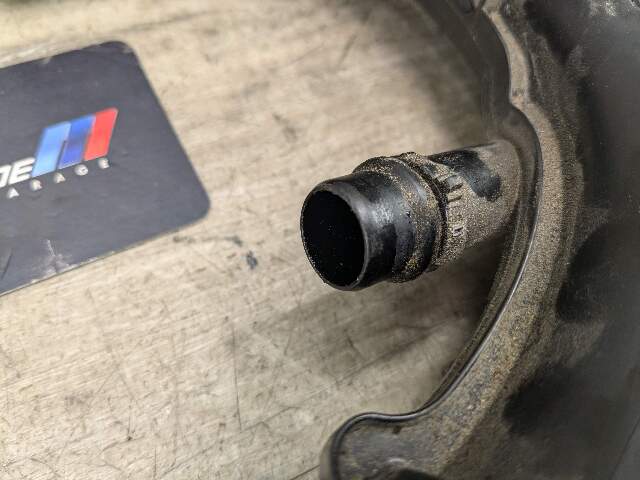 16-19 OEM BMW G12 G30 750 Engine N63R Front Right Side Air Intake Hose Cyl 1-4