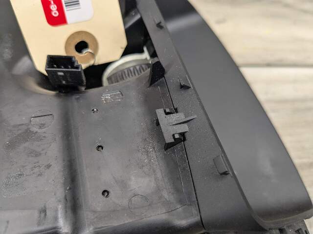 07-13 OEM BMW E92 E93 328 335 Interior Central Console Rear Vent