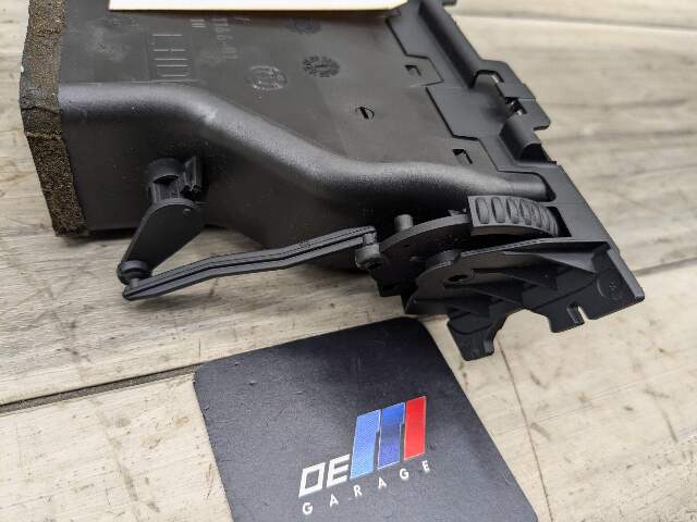 06-13 OEM BMW E90 E92 E93 Right Passanger Side Dashboard Dash Air Vent