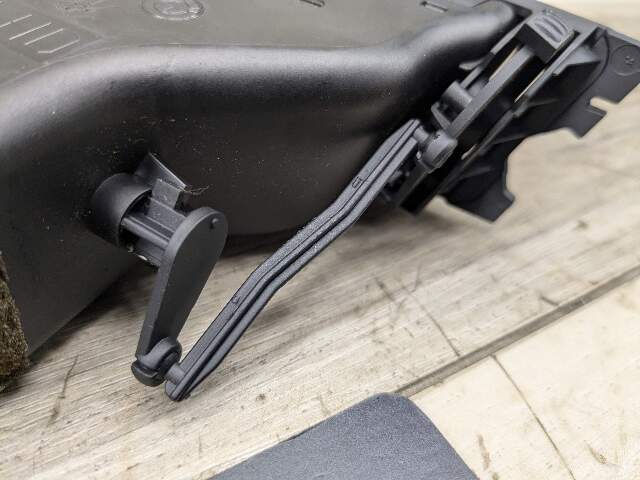 06-13 OEM BMW E90 E92 E93 Right Passanger Side Dashboard Dash Air Vent