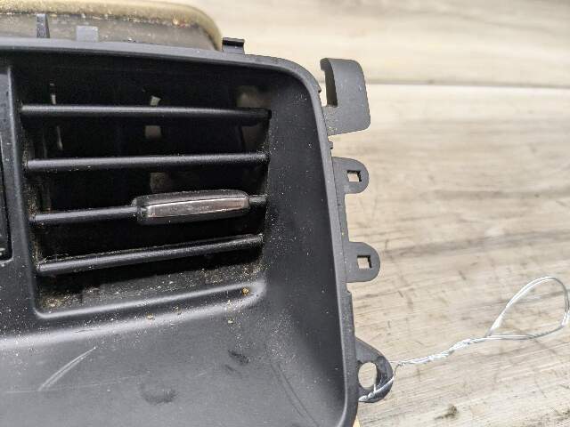 07-13 OEM BMW E92 328 335 Coupe Interior Central Console Rear Vent