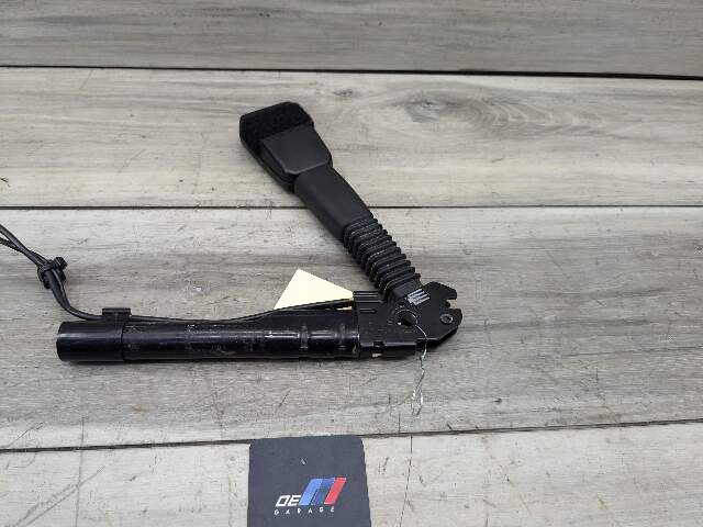 12-20 OEM BMW F22 F30 F36 F82 F80 M3 M4 435 Front Right Side Seatbelt Buckle