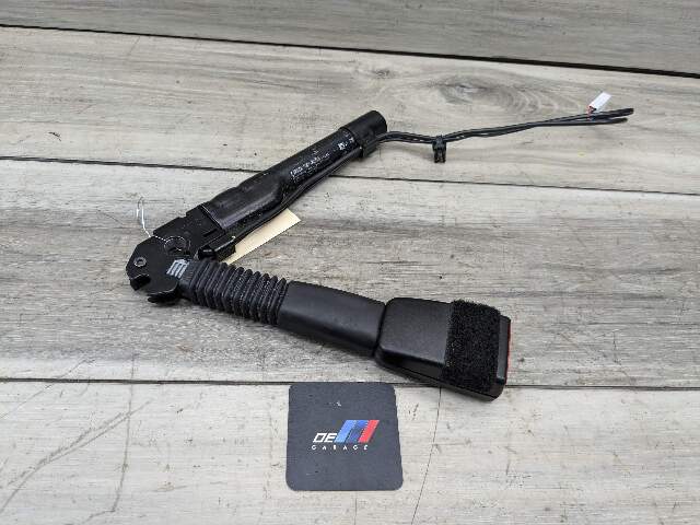 12-20 OEM BMW F22 F30 F36 F82 F80 M3 M4 435 Front Right Side Seatbelt Buckle