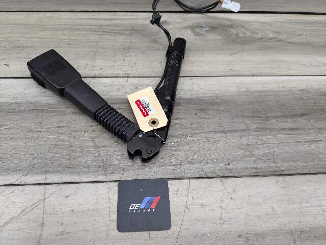 12-20 OEM BMW F22 F30 F36 F82 F80 M3 M4 435 Front Right Side Seatbelt Buckle