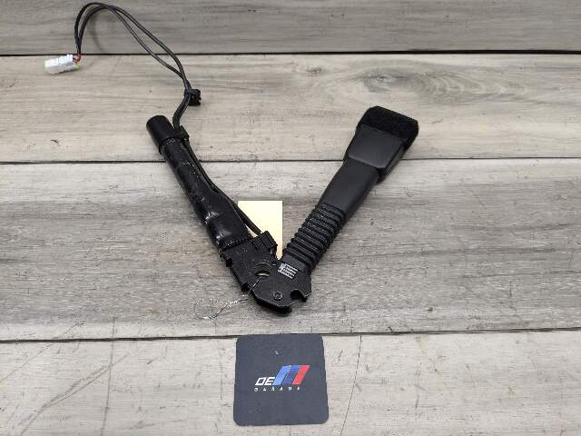 12-20 OEM BMW F22 F30 F36 F82 F80 M3 M4 435 Front Right Side Seatbelt Buckle