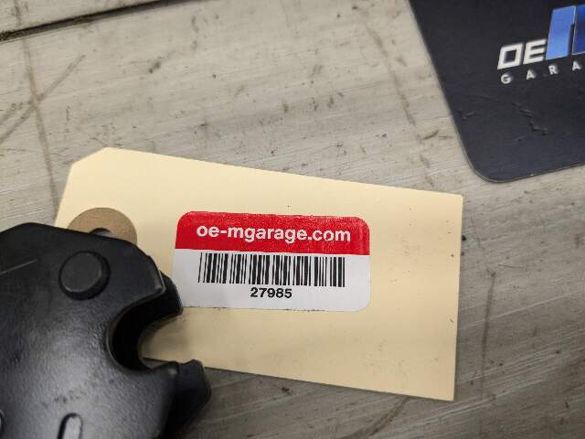 12-20 OEM BMW F22 F30 F36 F82 F80 M3 M4 435 Front Right Side Seatbelt Buckle