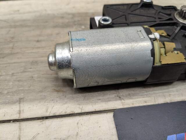 OEM BMW F06 F82 F80 F13 F32 F10 M2 M3 M4 M6 Upper Sunroof Moon Roof Motor Unit