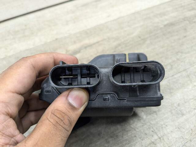 OEM BMW F15 F16 F85 F86 X5 X6 Battery Distribution B+ Junction Terminal Module