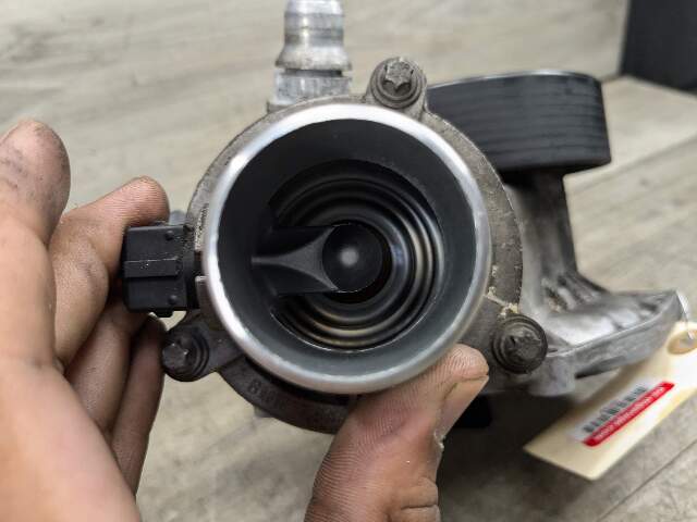 12-19 BMW F06 F10 F12 F13 M5 M6 S63 Engine Water Pump Thermostat Cooling Unit
