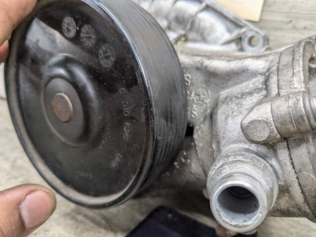 12-19 BMW F06 F10 F12 F13 M5 M6 S63 Engine Water Pump Thermostat Cooling Unit