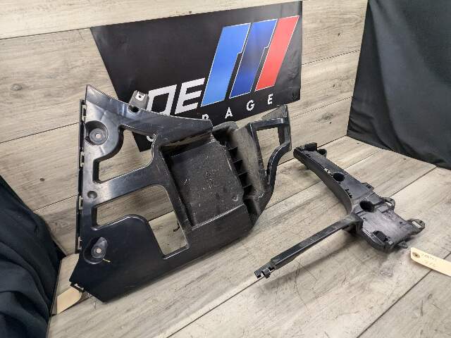 14-18 OEM BMW F85 X5M REAR Right Passenger Bumper Bracket Guide Support Mount