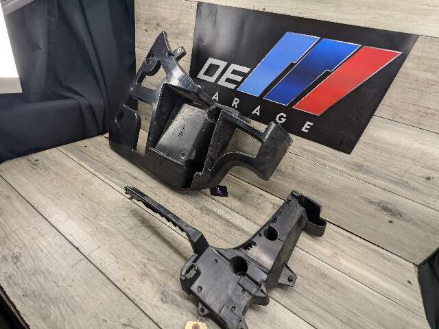14-18 OEM BMW F85 X5M REAR Right Passenger Bumper Bracket Guide Support Mount